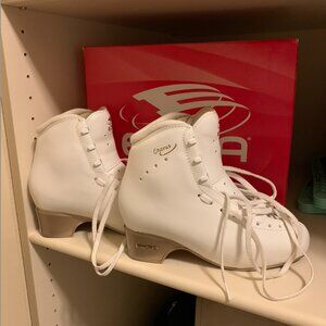 Edea Chorus figure skates 255D Wide Fit